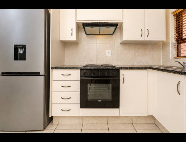 2 BEDROOM APARTMENT FOR SALE IN SUNNINGHILL